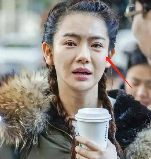 十大炒股软件最新排行 戚薇素颜照被扒太显老，直播承认医美翻车，全网吵翻