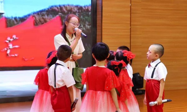 无锡股票配资 宁夏固原市总工会举办“声音里的经典”全市职工诵读演说大赛
